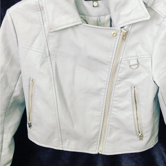 Misaguided
Faux leather jacket
Grey
perfect condition - Picture 4 of 5